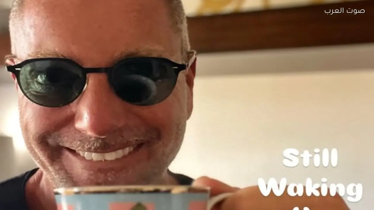 تامر هجرس يشارك صورًا جديدة بإطلالة صيفية على إنستجرام