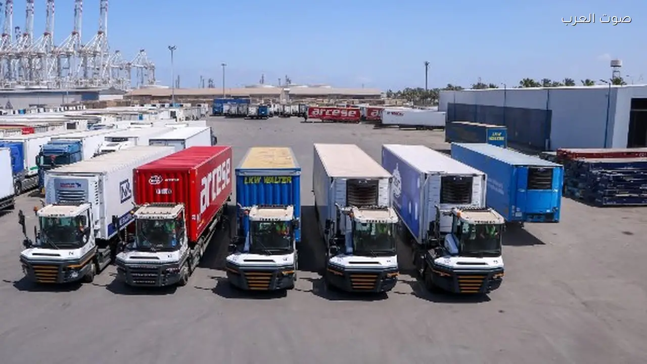 تدفق شحنات الترانزيت من ميناء دمياط إلى الخليج مستمر