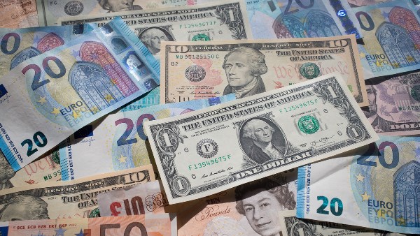 تراجع أسعار العملات الأجنبية في مصر واليورو يتجاوز 61 جنيها
