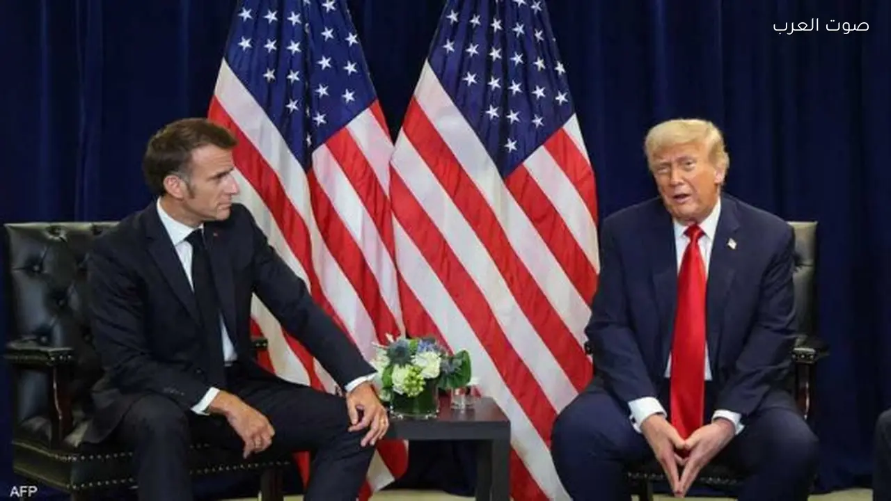 ترامب ينتقد ماكرون بسبب معاملة زوجته له