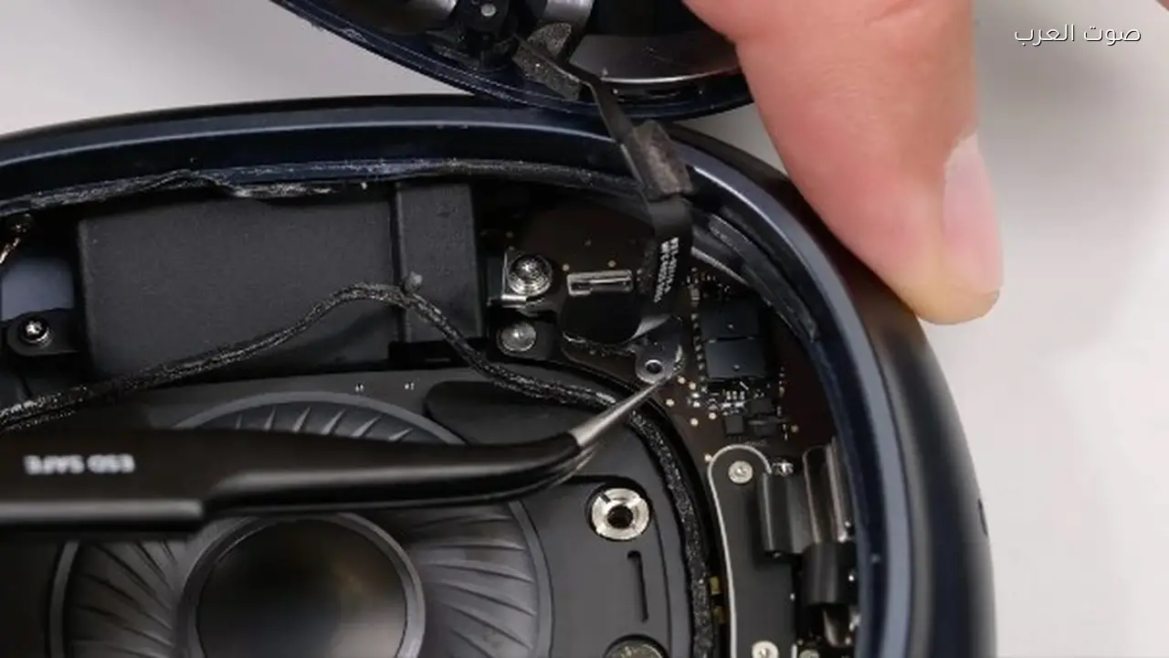 تفكيك AirPods Max 2 يكشف تفاصيل جديدة من آبل