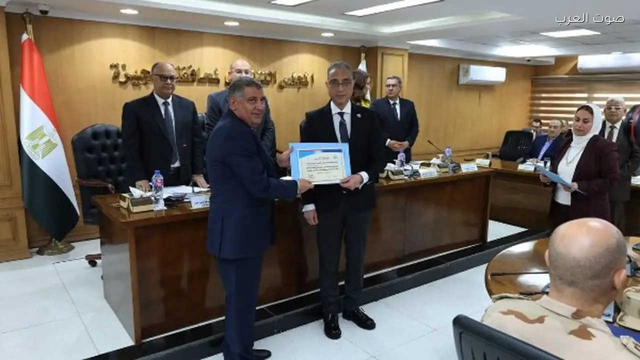 تكريم رئيس جهاز مدينة حدائق أكتوبر لجهوده في مواجهة أزمة الطقس