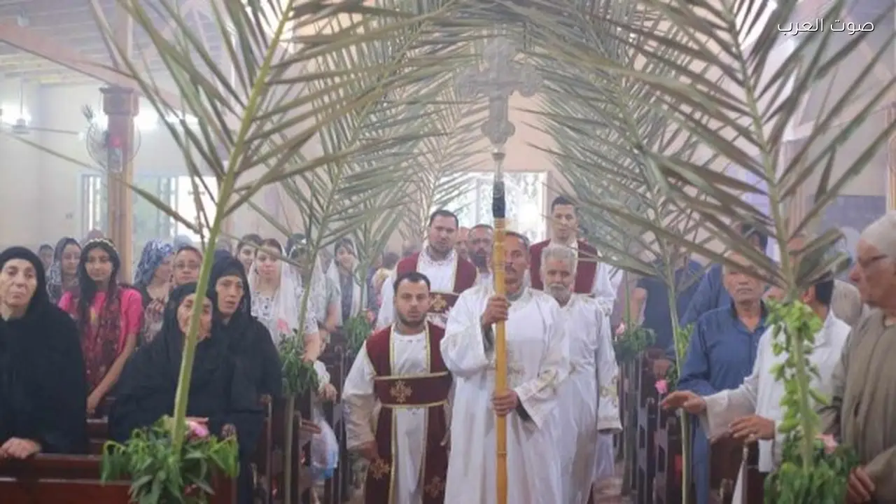 توافد الأقباط على الكنائس للاحتفال بأحد الشعانين