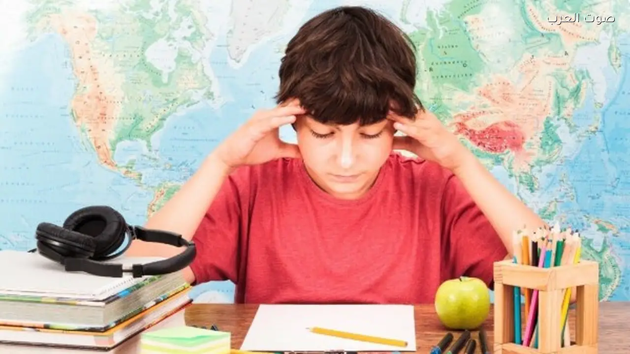 جدل حول منهج دراسات الصف الثاني الإعدادي والمعلم يطالب بتخفيفه