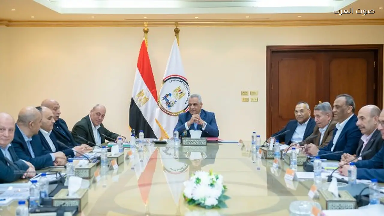 جمبلاط يؤكد أهمية أفكار المبتكرين لحل مشكلات التصنيع