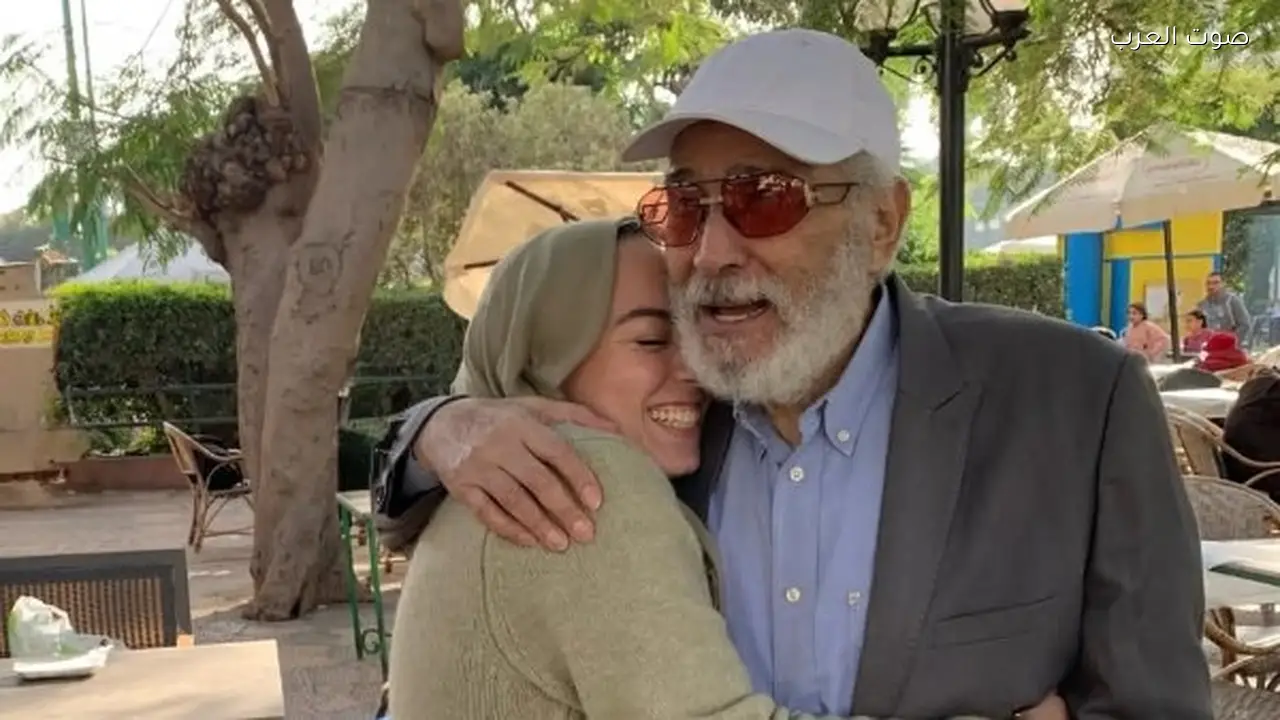 حفيدة عبد الرحمن أبو زهرة تطلب الدعاء لجدها المريض