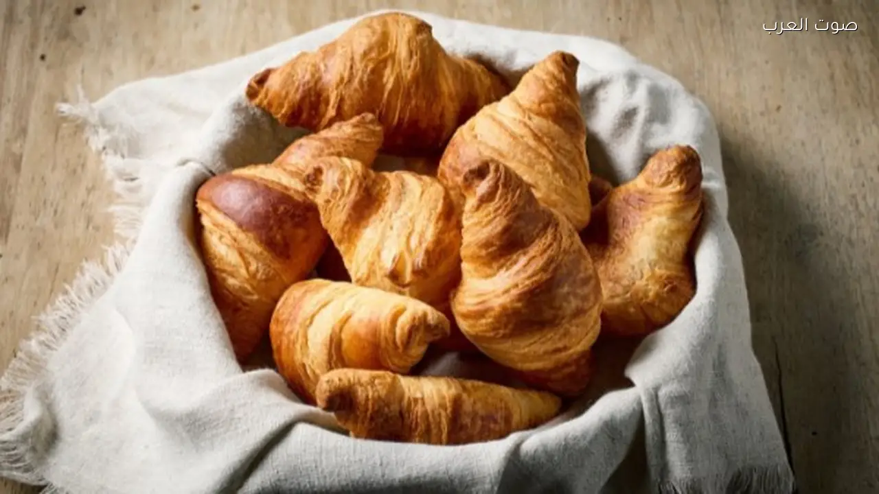 خبراء فرنسيون يحذرون من مخاطر تناول الكرواسان على الصحة