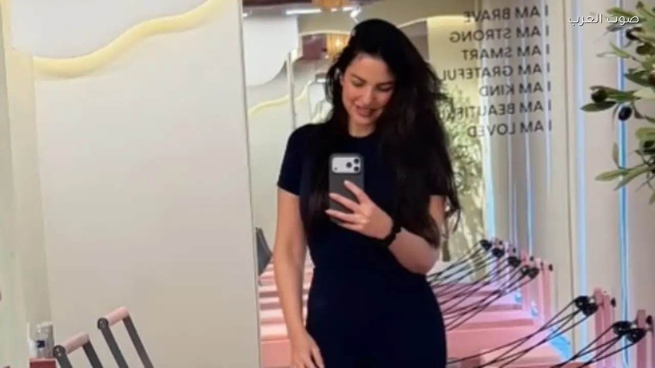 درة تظهر رشاقتها بملابس رياضية من صالة الألعاب