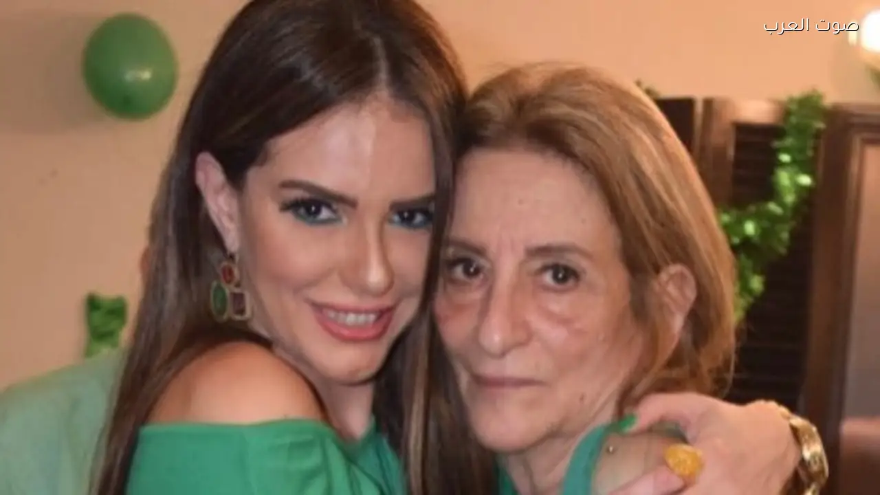 دنيا عبد العزيز تذكر والدتها في الذكرى السادسة لوفاتها