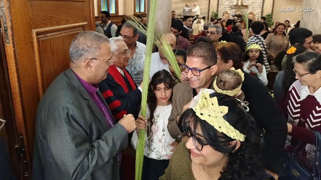 رئيس الطائفة الإنجيلية يحضر احتفال أحد السعف في كنيسة حدائق القبة