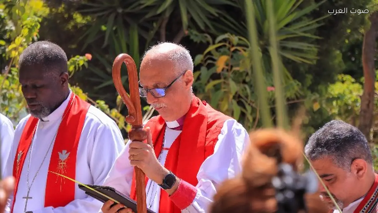 رئيس الكنيسة الأسقفية يقود قداس أحد السعف بالإسكندرية
