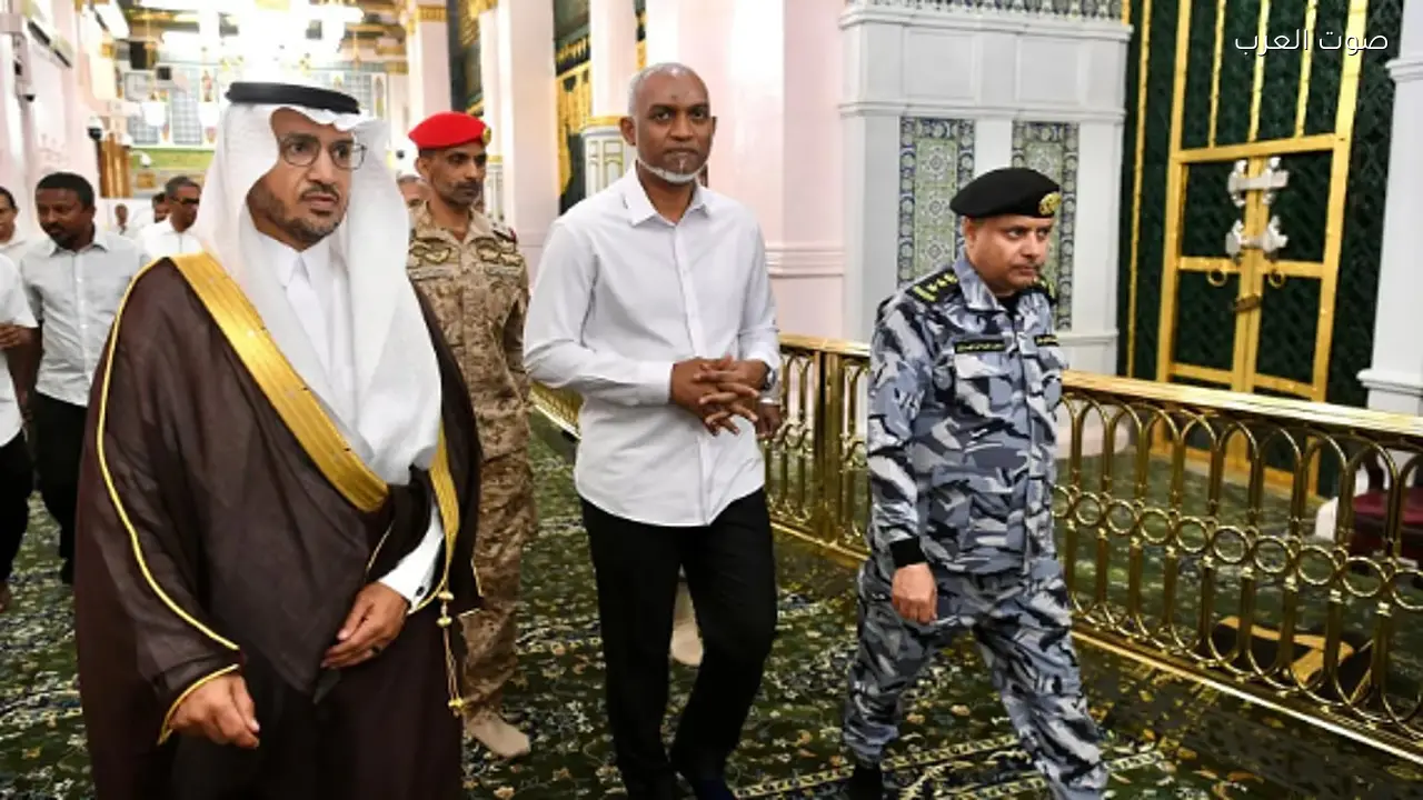 رئيس المالديف يزور المسجد النبوي في المدينة المنورة
