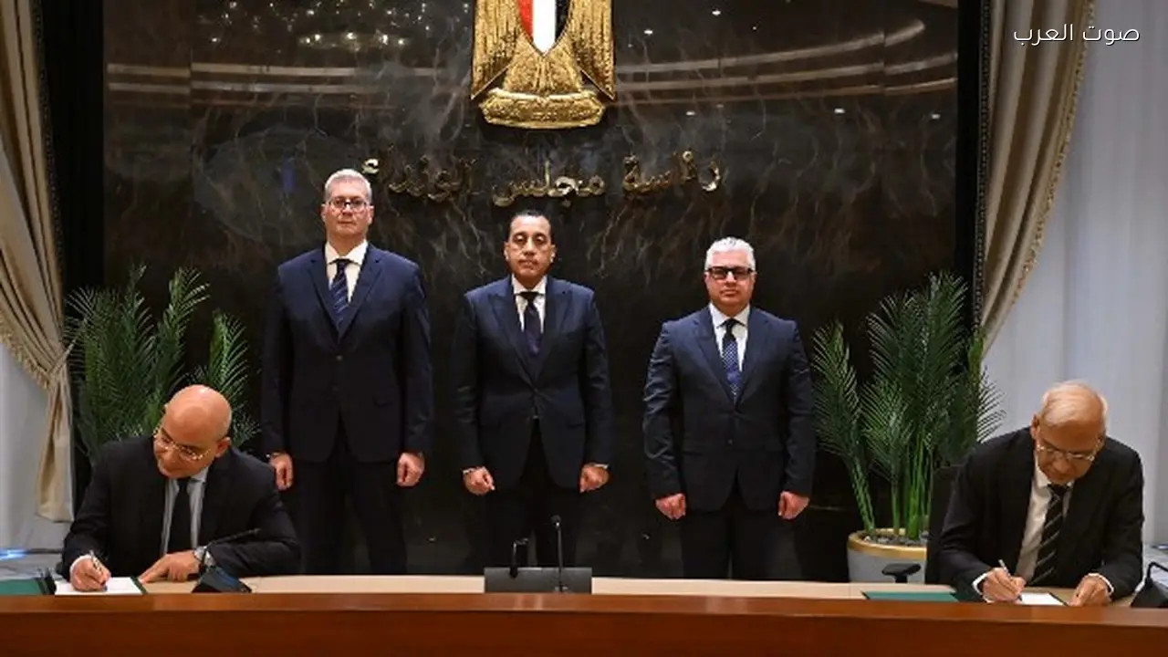 رئيس الوزراء يوقع عقد مشروع أسمدة في المنطقة الاقتصادية لقناة السويس