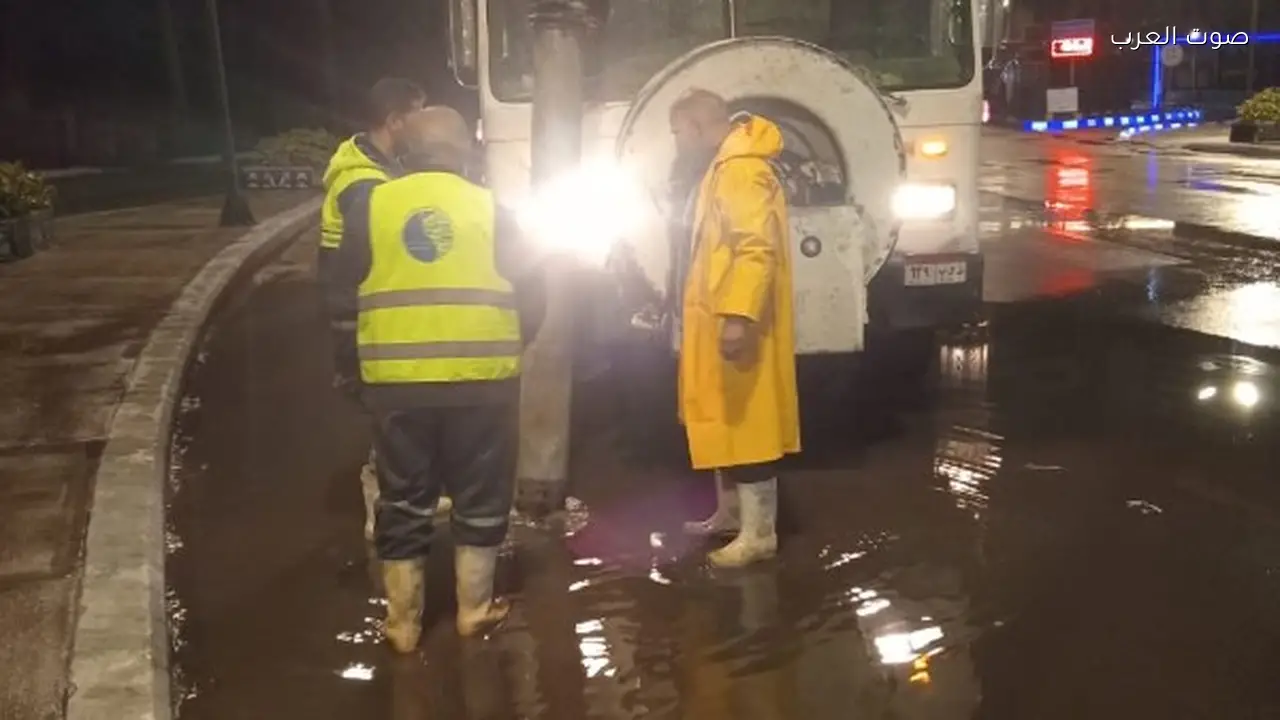 رئيس صرف صحي القاهرة الكبرى يتفقد جهود سحب مياه الأمطار