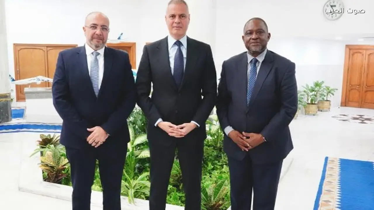 رئيس مصر للطيران يلتقي الأمين العام لاتحاد “أفرا”