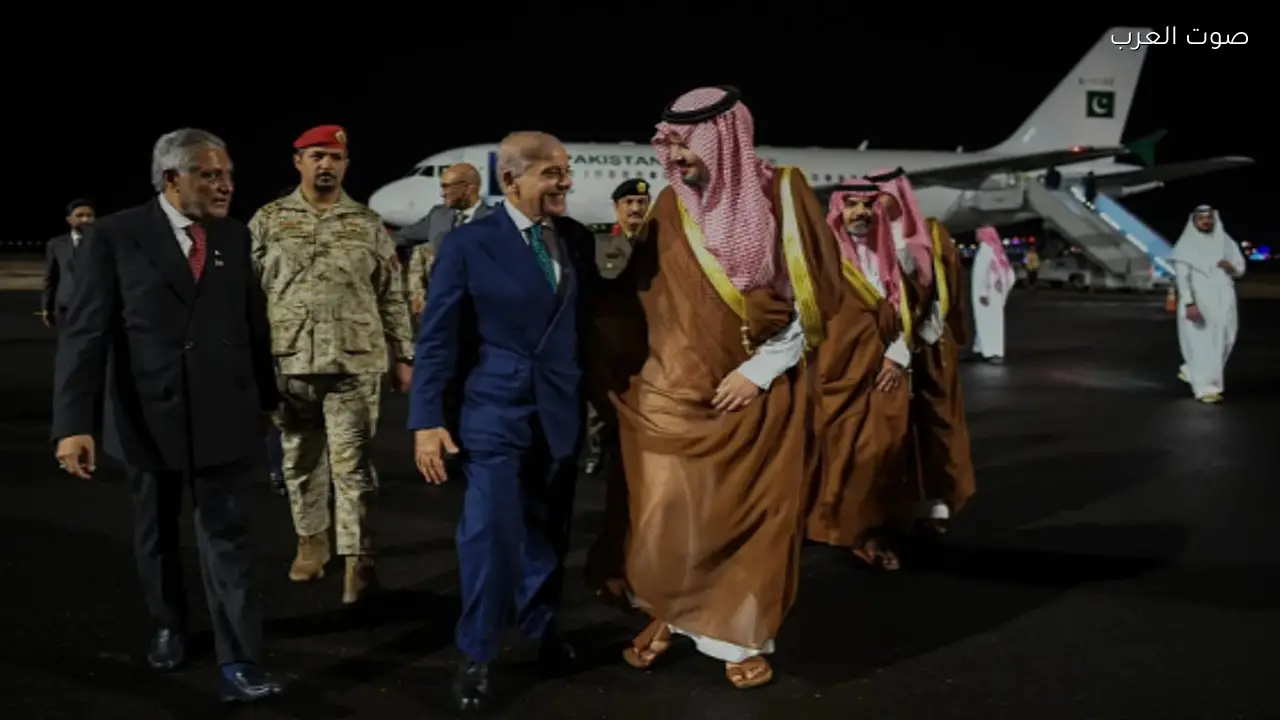 رئيس وزراء باكستان يصل المدينة المنورة للزيارة الرسمية