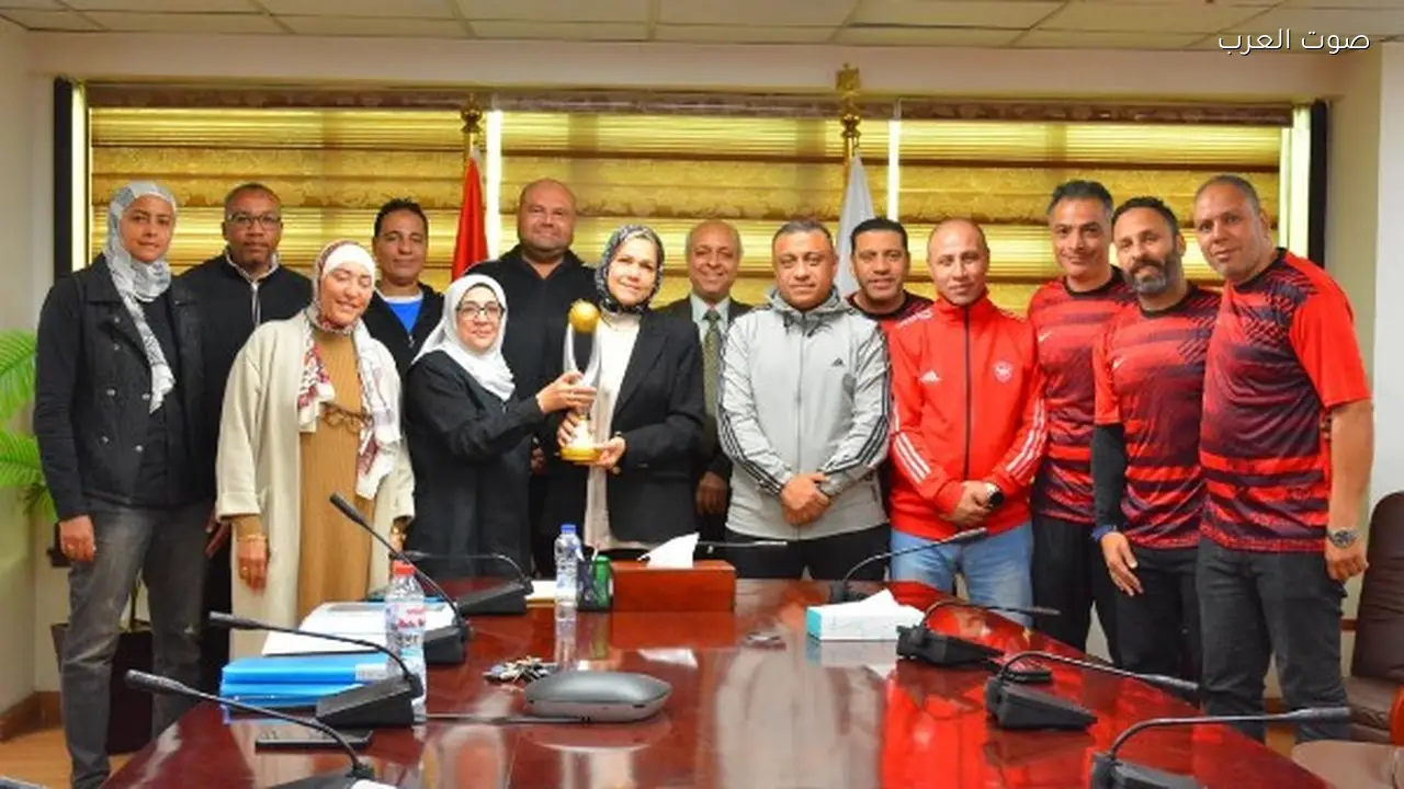 رشا عبد العال تكرم فريق الضرائب بعد فوزه بكأس رمضان