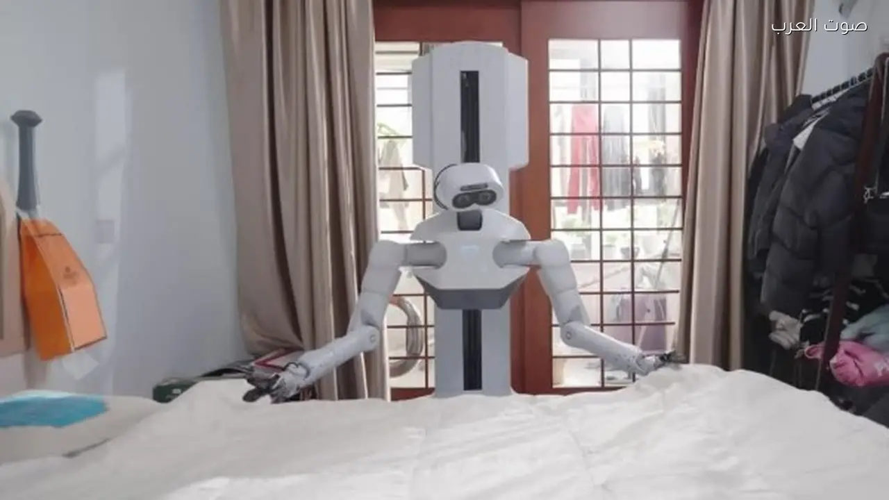 روبوت صيني ينفذ جميع مهامك المنزلية من ترتيب السرير إلى الإفطار