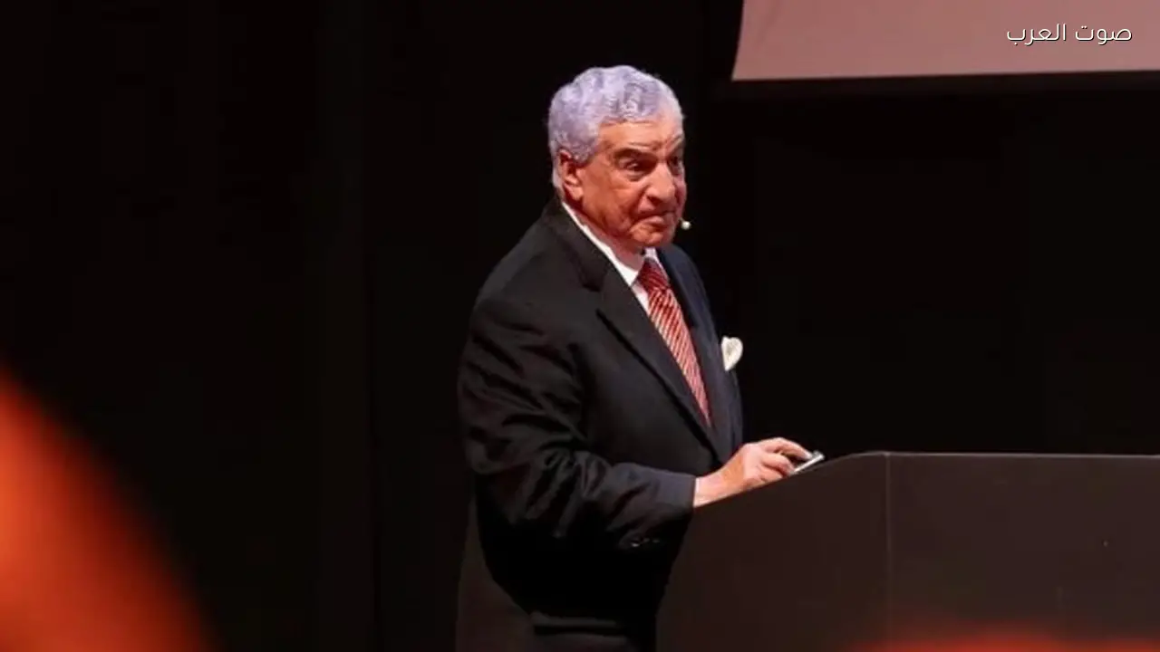 زاهي حواس يقدم محاضرة عن كليوباترا في كالياري بحضور 2000 شخص