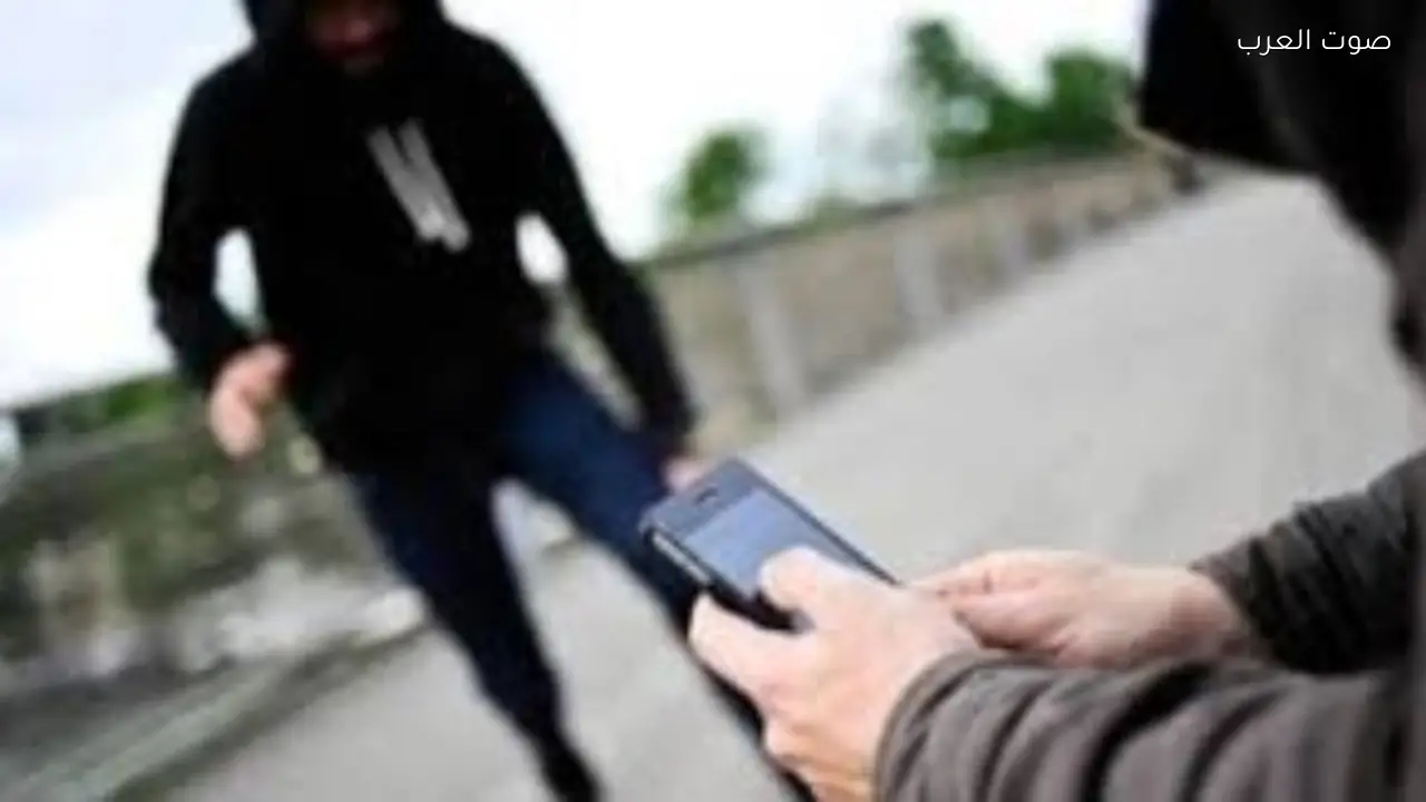 سائق توك توك يهاجم مسنًا حاول تصوير مشاجرة في الطالبية