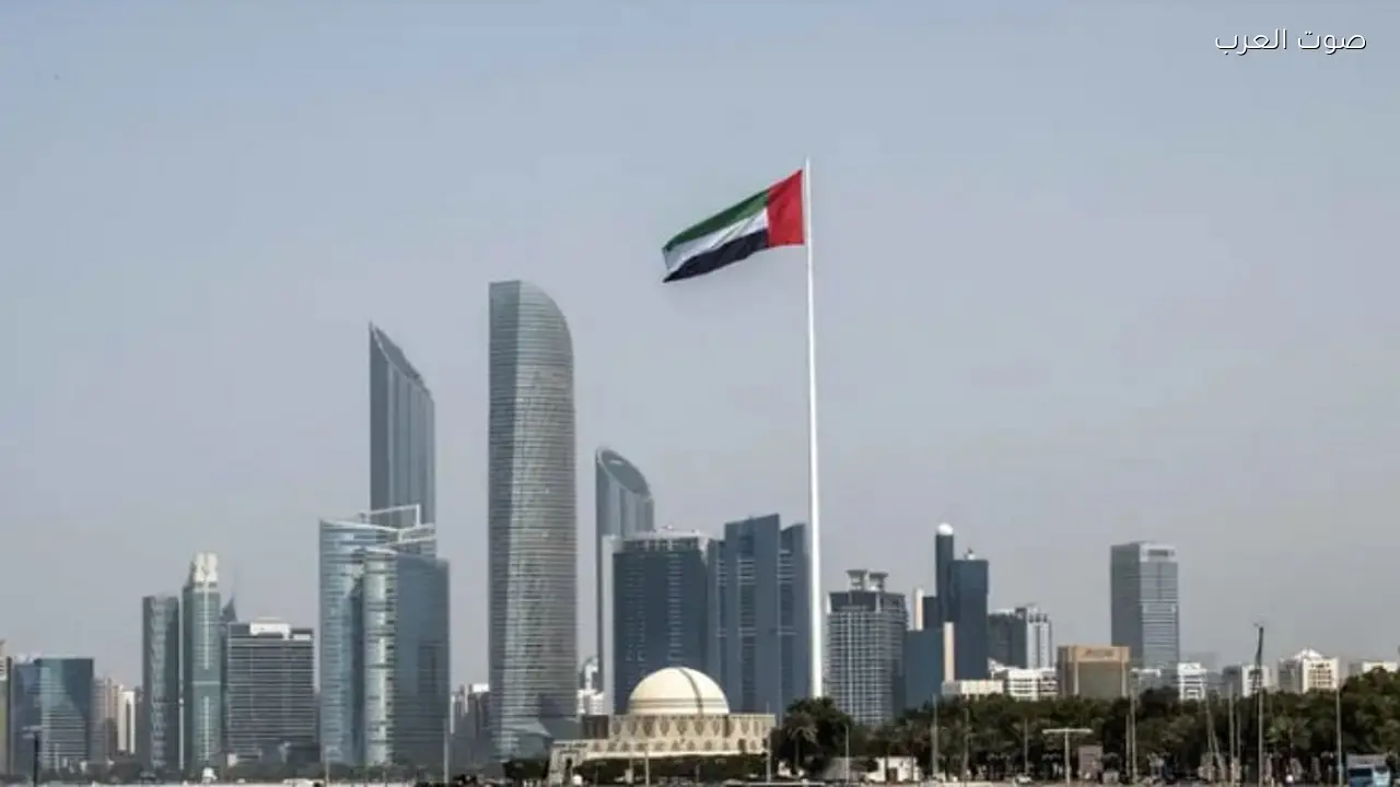 سقوط شظايا على واجهة مبنى في دبي والجهات المختصة تتعامل مع الحادث