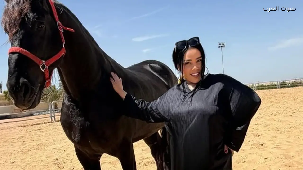 شيماء سيف تتألق في جلسة تصوير مع حصان