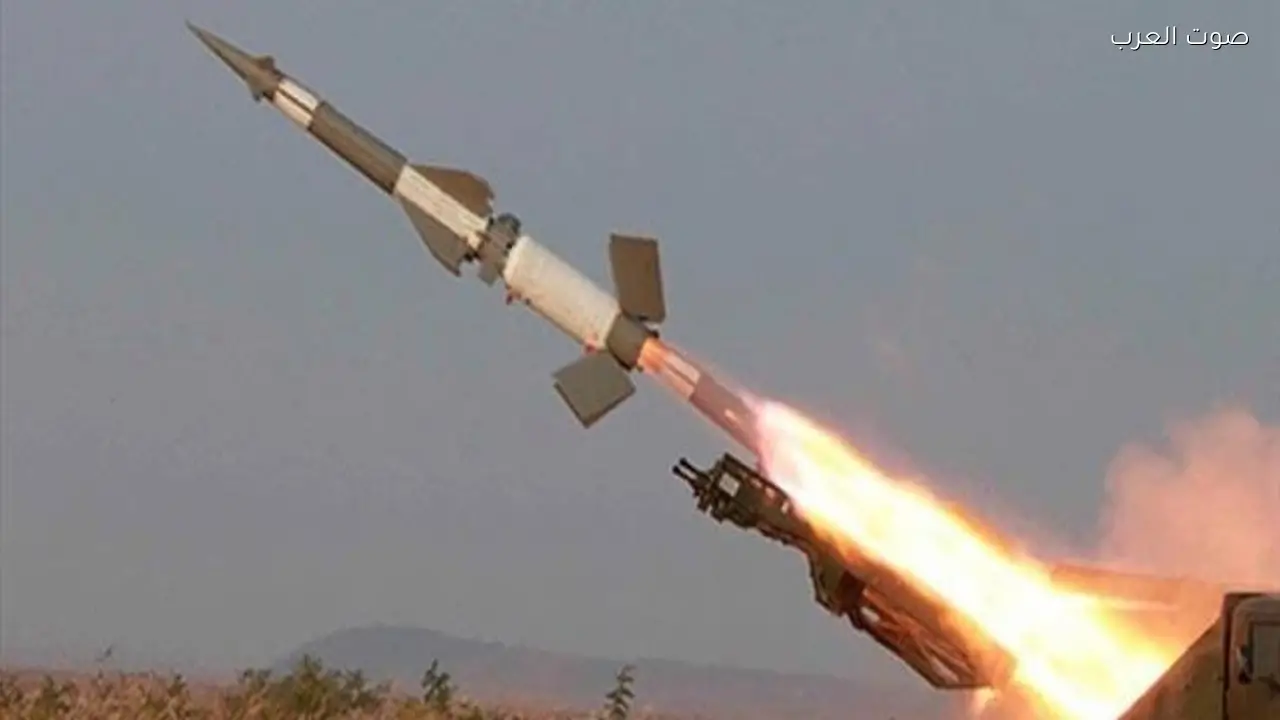 صاروخ حوثي يستهدف إسرائيل والدفاعات الجوية تتصدى له