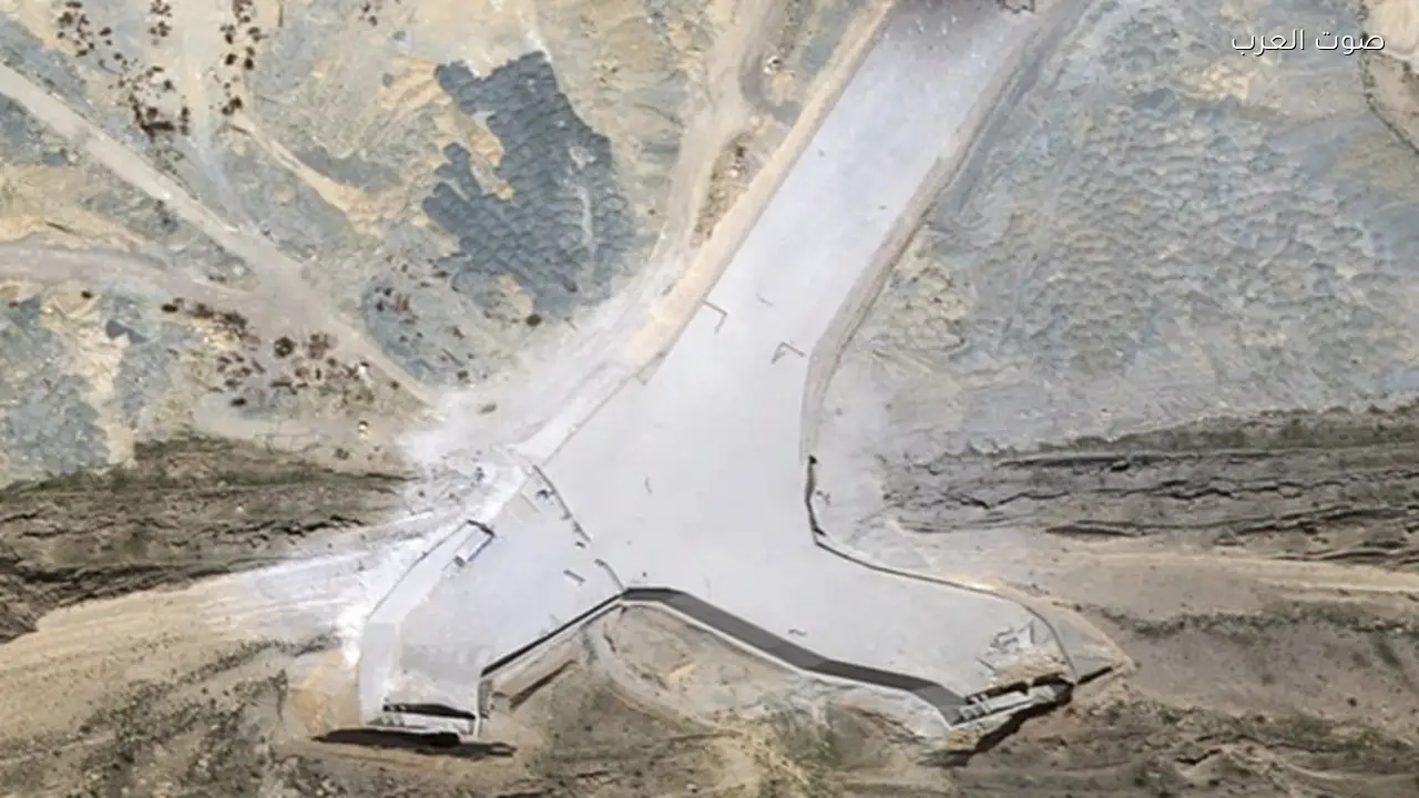 صور أقمار صناعية تكشف ضربات غامضة على قاعدة «النسر 44» الإيرانية