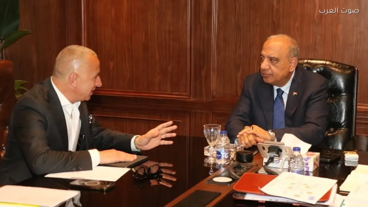 عصمت يناقش آخر تطورات مشروع التغذية الكهربائية في مستقبل مصر