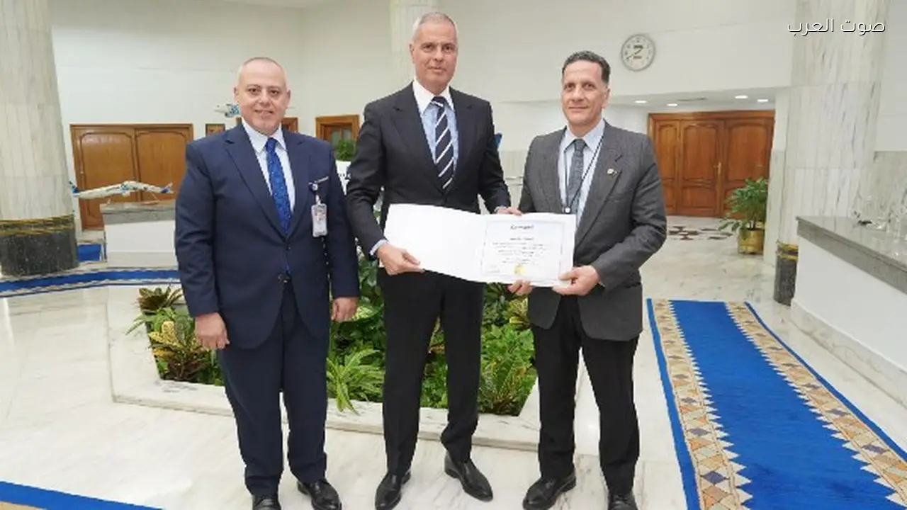 فريق مصر للطيران يجري تعديلات معقدة على طائرات بوينج B737-800