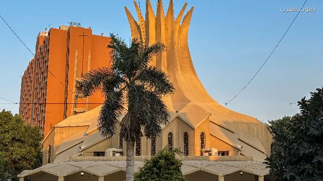 كاتدرائية جميع القديسين تضيء احتفالاً بعيد القيامة المجيد