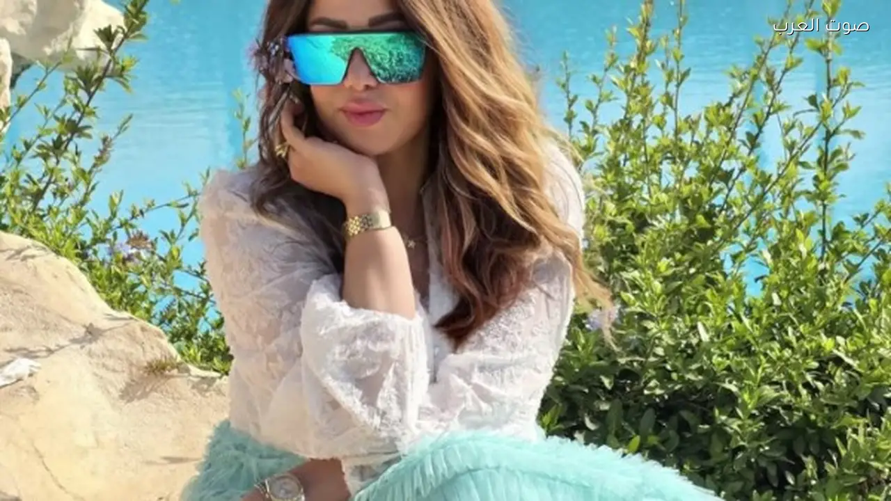 لقاء سويدان تتألق بإطلالة جديدة من البحر