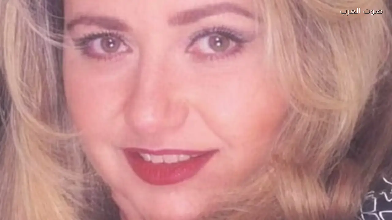 ليلى علوي تتألق بجمالها في أرشيف الصور