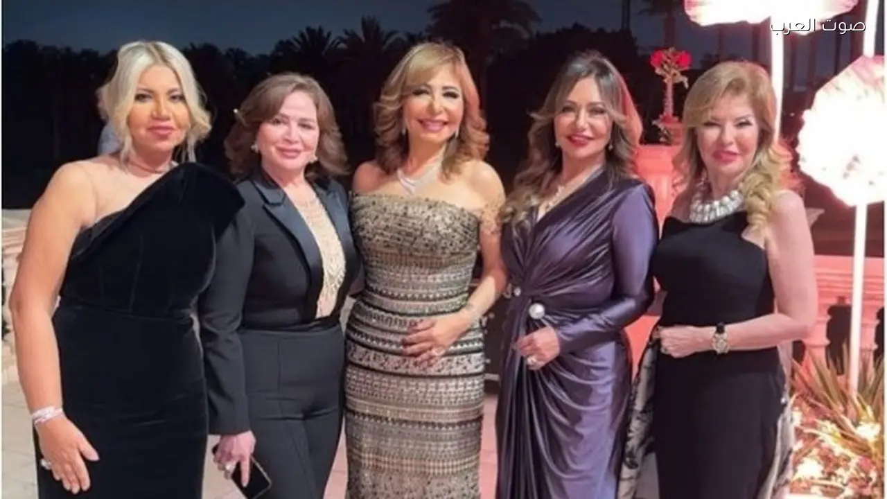 ليلى علوي تهنئ عمرو أديب ولميس الحديدي بخطوبة نجلهما نور