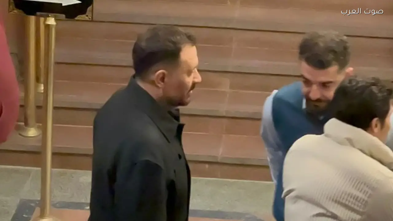 ماجد المصري وبيومي فؤاد ومحمد ثروت يعزون في والد حاتم صلاح