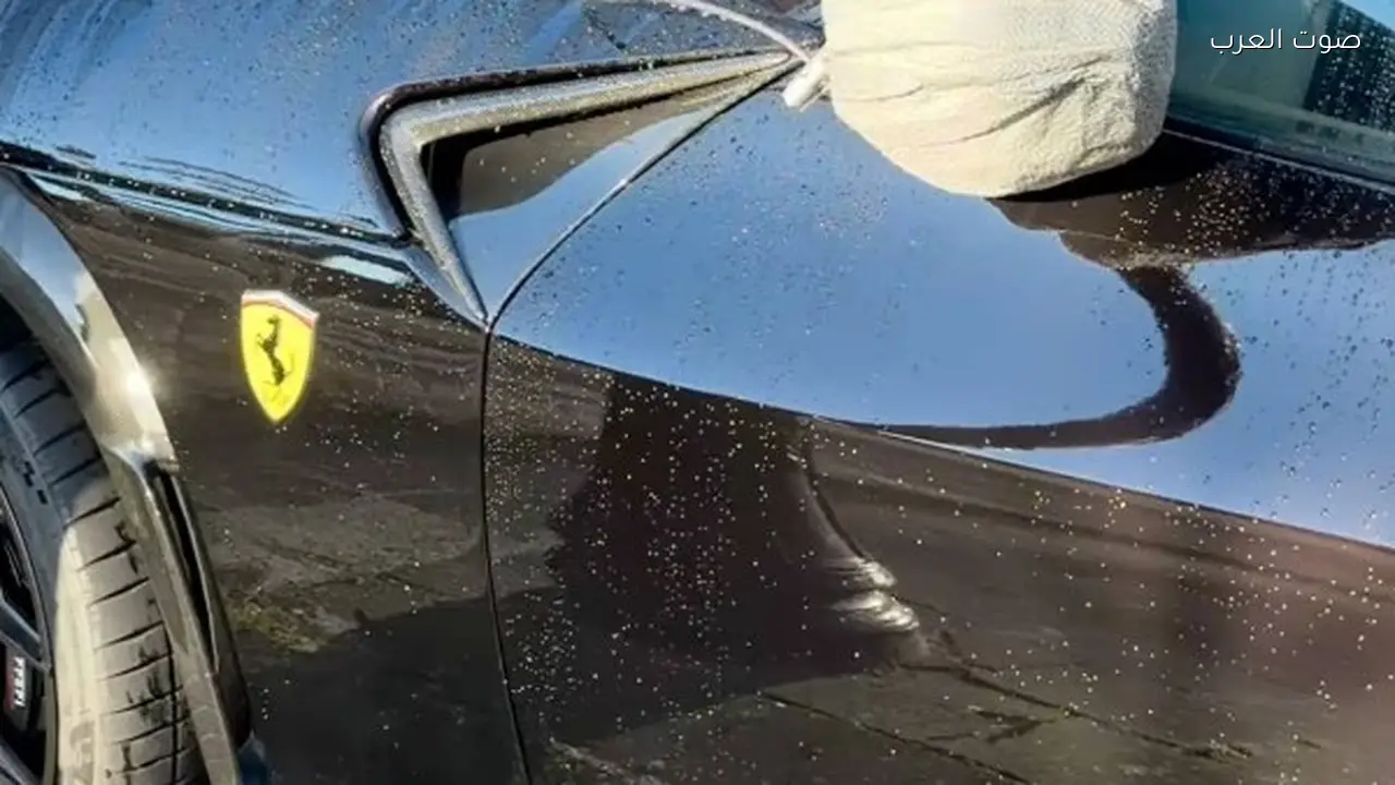 مالكو السيارات الفاخرة يغطون المرايا بالأكياس لحمايتها