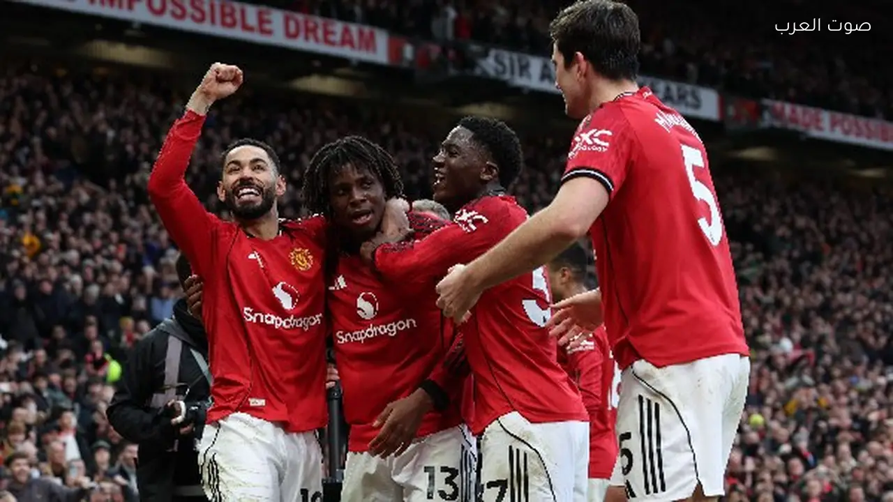 مانشستر يونايتد يتخذ قرارًا سريعًا بشأن عقوبة طرد مدافعه أمام ليدز