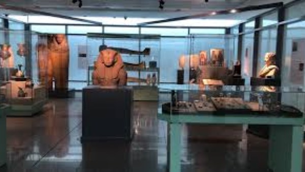متحف مطار القاهرة يحتفل باليوم العالمي للفن
