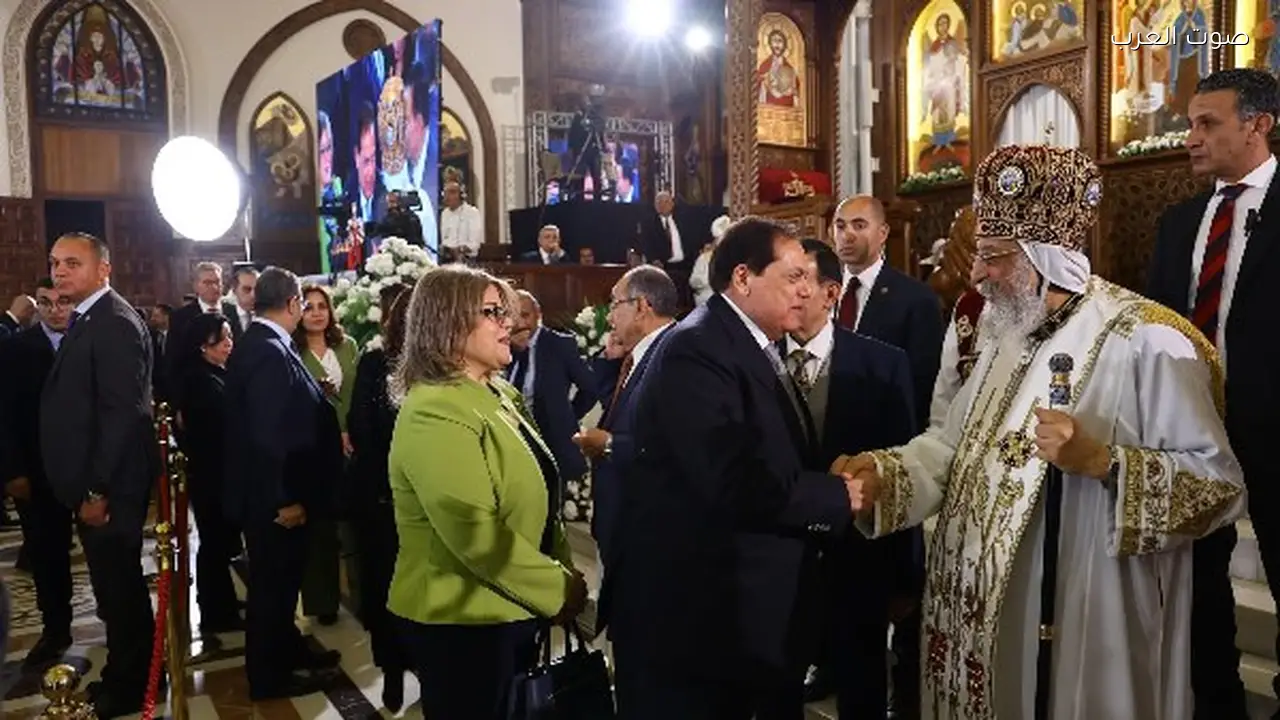 محمد أبو العينين يهنئ البابا تواضروس والأقباط بعيد القيامة
