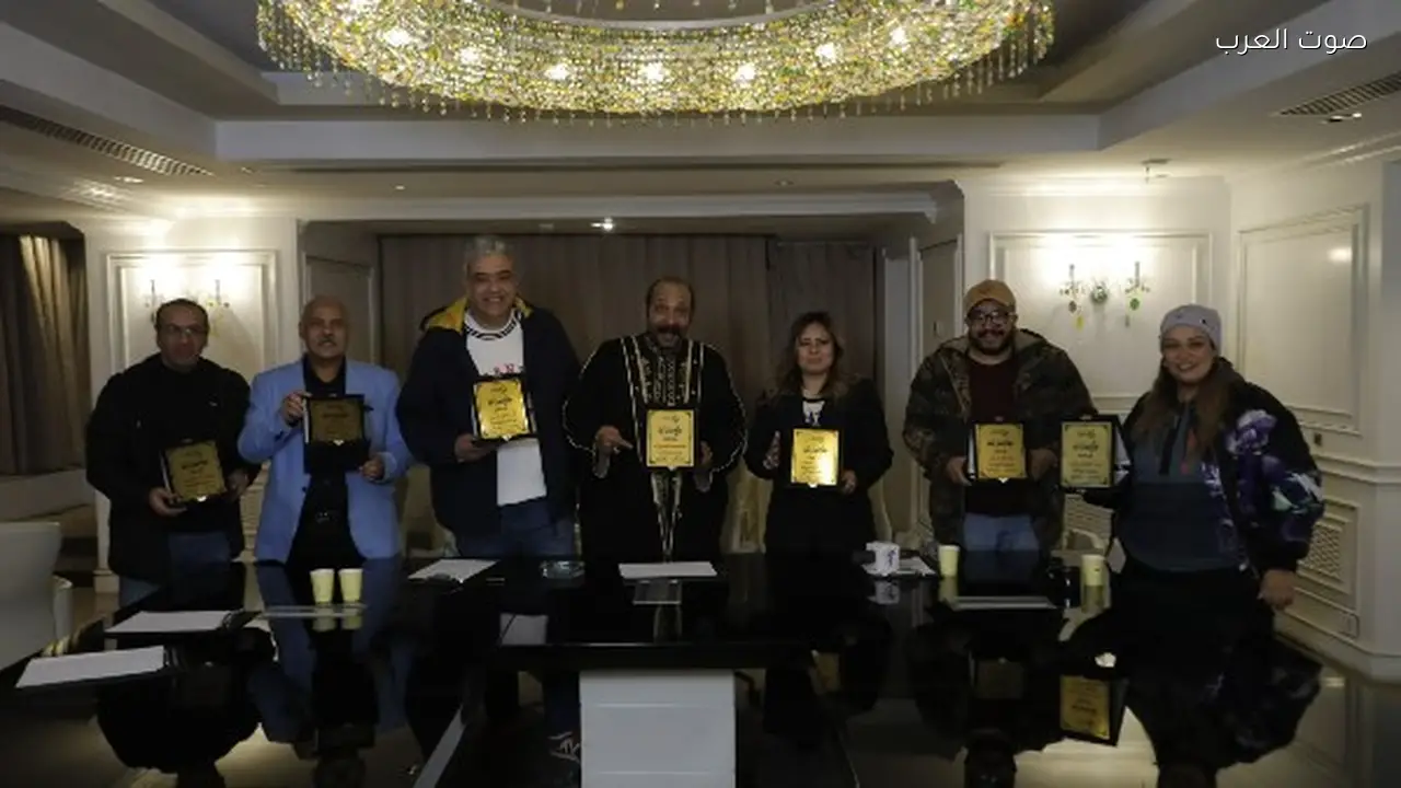 محمد ثروت يشارك مواقف كوميدية أثناء قيادته لطائرة بالسوق الحرة