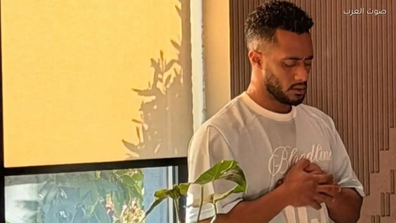 محمد رمضان يظهر في صورة الصلاة بالمطار بعد تصريحاته السابقة