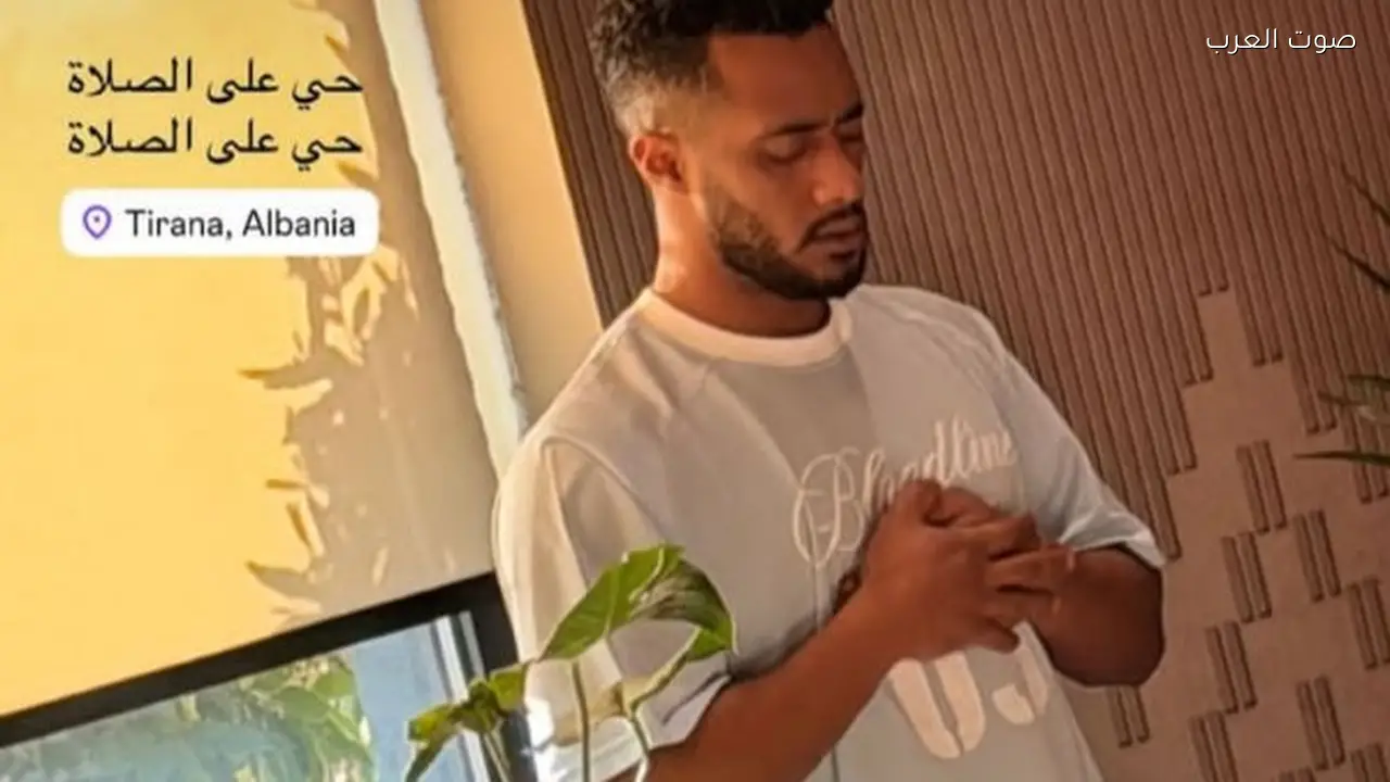 محمد رمضان ينشر صورة جديدة أثناء الصلاة