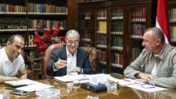 محمود الخطيب يجتمع مع ياسين منصور وعبدالحفيظ في الأهلي