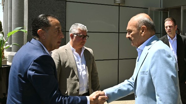 مدبولي يؤكد أهمية جذب استثمارات لصناعة السيارات والأجهزة المنزلية