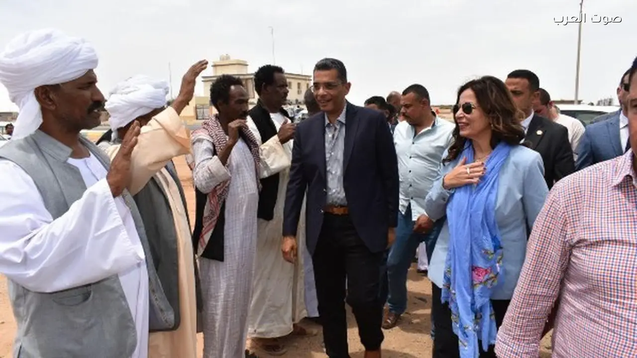 مسرح متنقل لفرق فلكلور شلاتين تحت إشراف وزيرة الثقافة