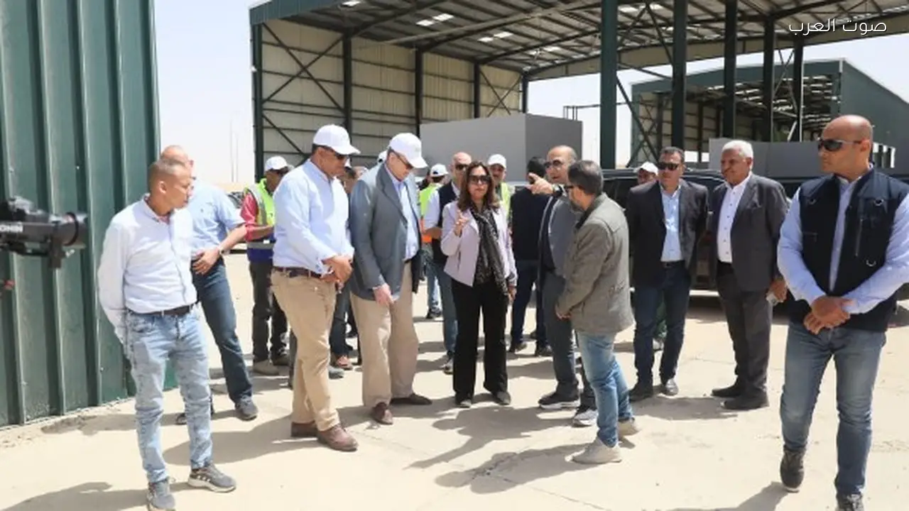 منال عوض تؤكد أهمية معايير الجودة لتشغيل آمن لمجمع المخلفات بالعاشر