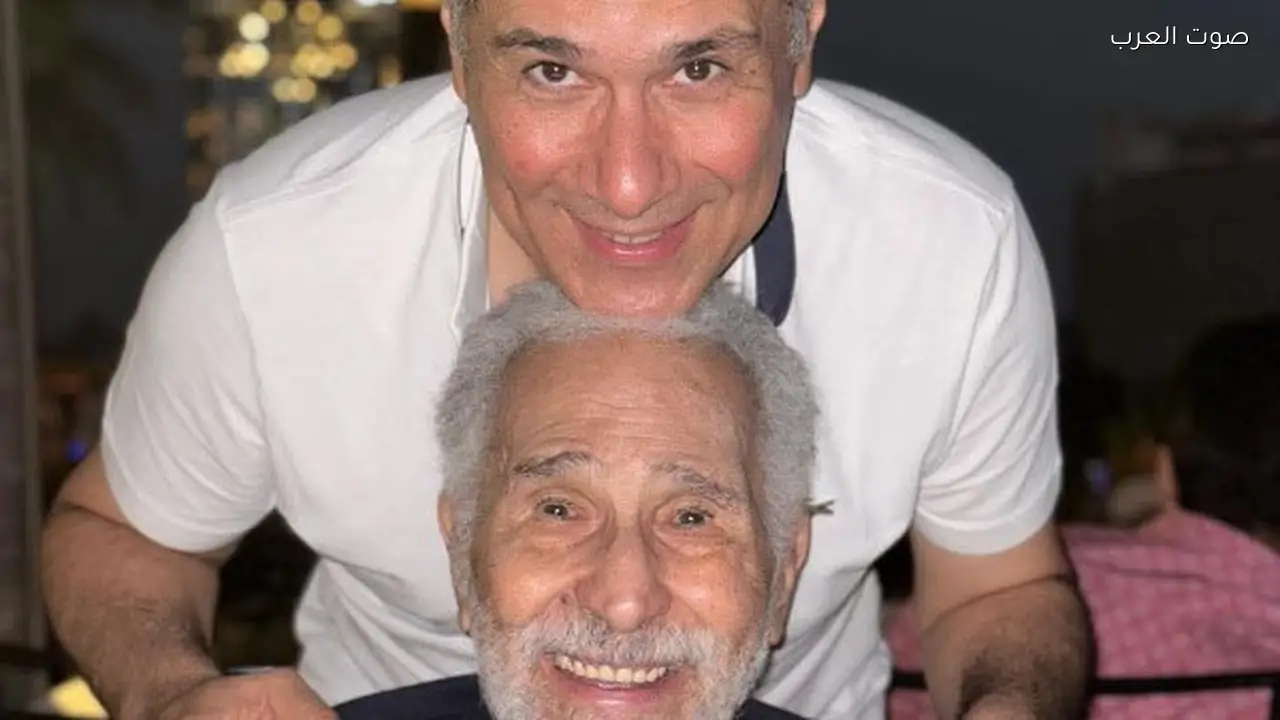 نجل عبد الرحمن أبو زهرة يشارك صورة لوالده ويتمنى له الشفاء