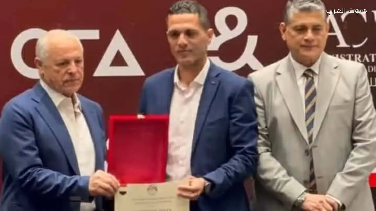 هاني أبوريدة وأوسكار يكرمان الحكم محمود وفا