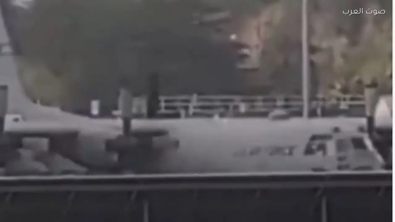 هجوم بـ«فأس» على طائرة عسكرية أمريكية في مطار شانون بإيرلندا