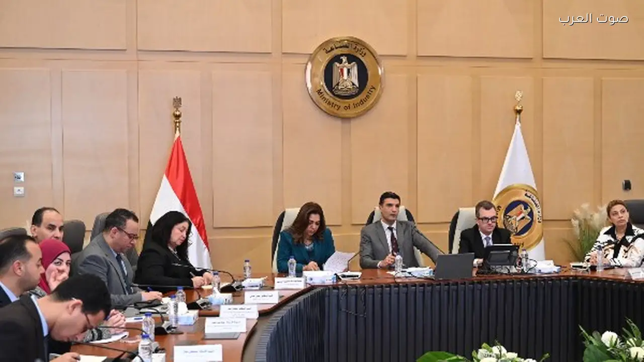 وزراء يحددون خطة لتطوير القرى المنتجة بالصناعات الغذائية والنسيجية